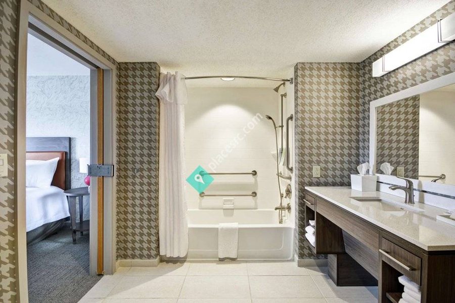 Spark by Hilton Portland Airport Maine Mall — Bathroom