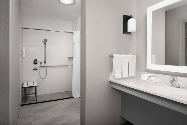 Spark by Hilton San Antonio Dominion — Bathroom