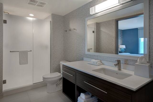 Spark by Hilton Shepherdsville Louisville South — Bathroom