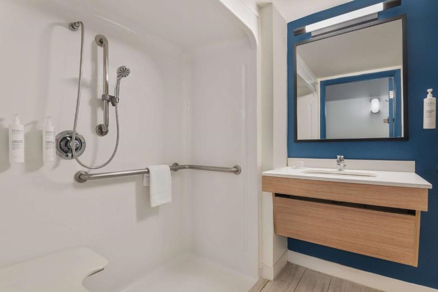 Spark by Hilton St Augustine Historic District — Bathroom