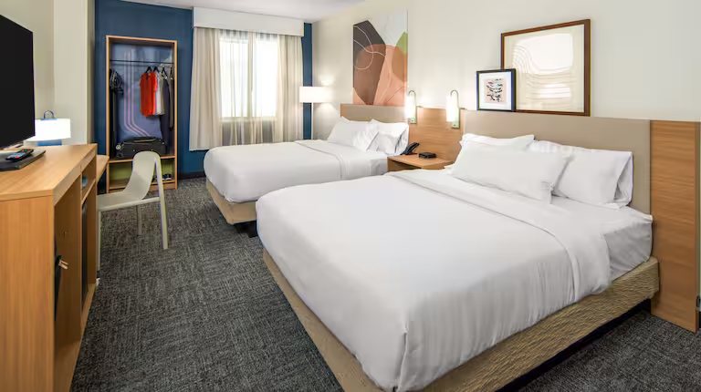 Spark by Hilton Virginia Beach Oceanfront — Guest room