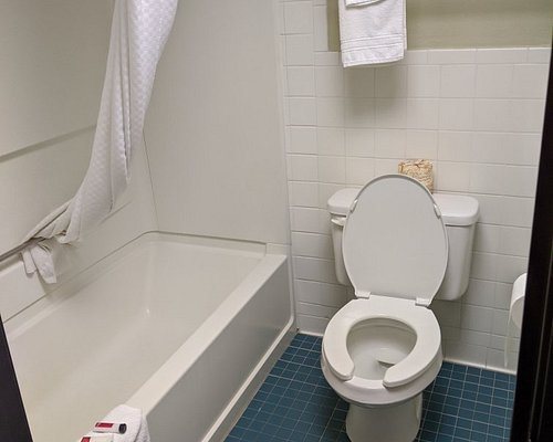 Spark By Hilton Wichita East — Bathroom