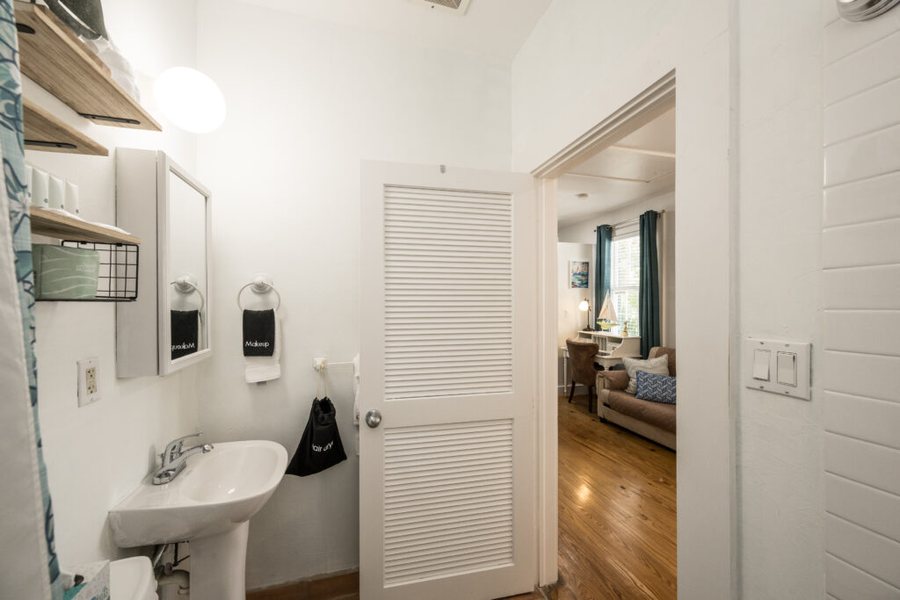 Speakeasy Inn Rum Bar — Bathroom