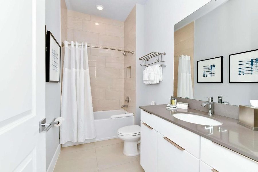 Spectrum Resort Orlando and Waterparks — Bathroom