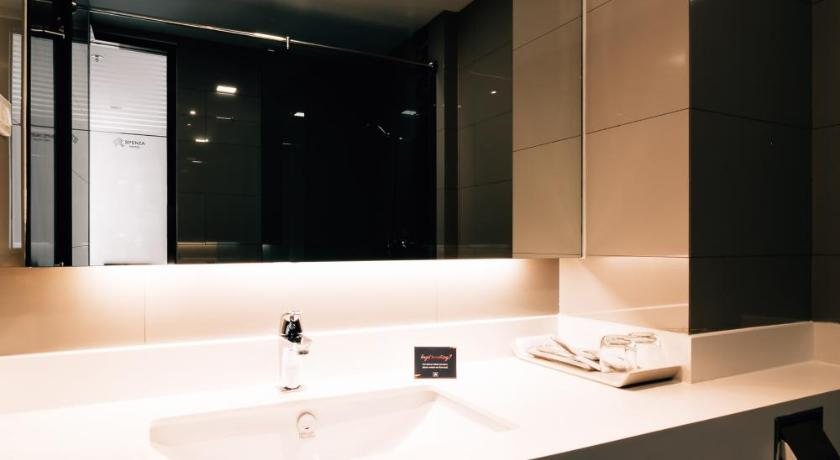 Spenza Hotel — Bathroom