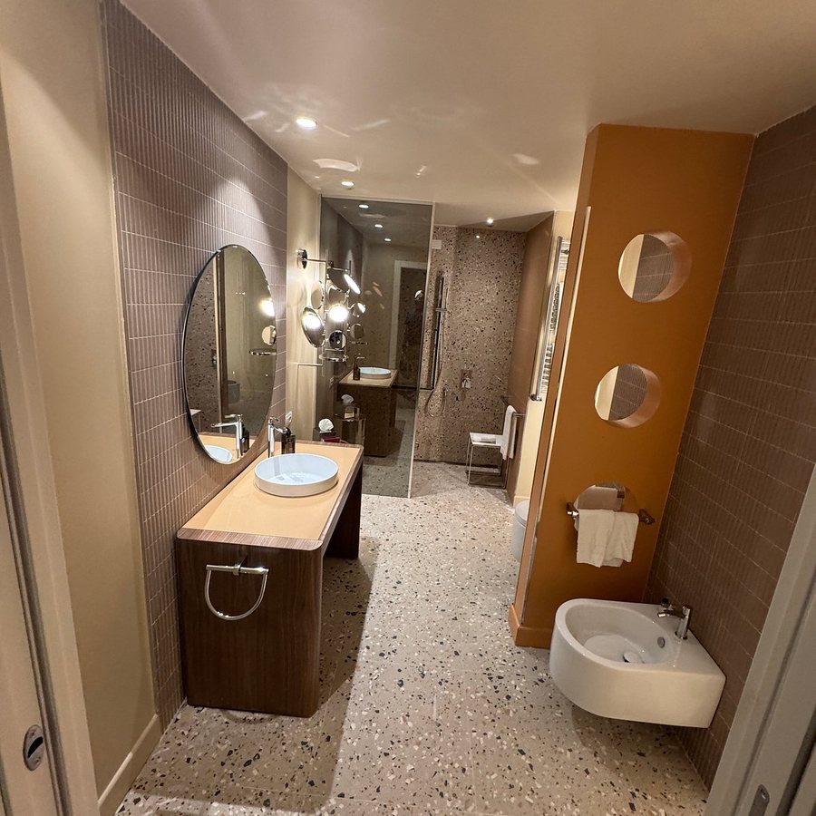 Speronari Suites — Bathroom
