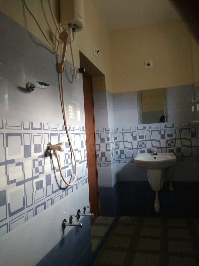 Spice Glade Home Stay — Bathroom