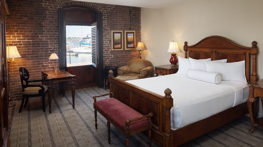 Spinnaker Bay at Harbor East — Guest room