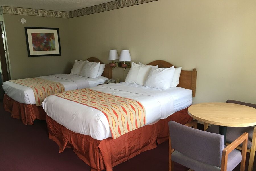 Spinning Wheel Inn — Guest room