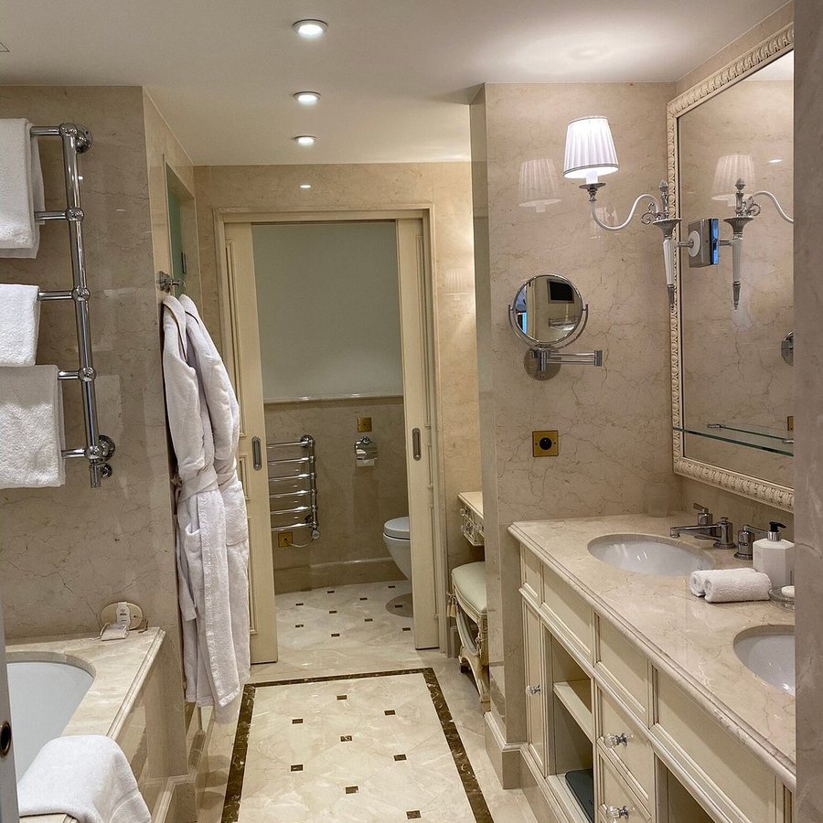 Splendid Hotel — Bathroom