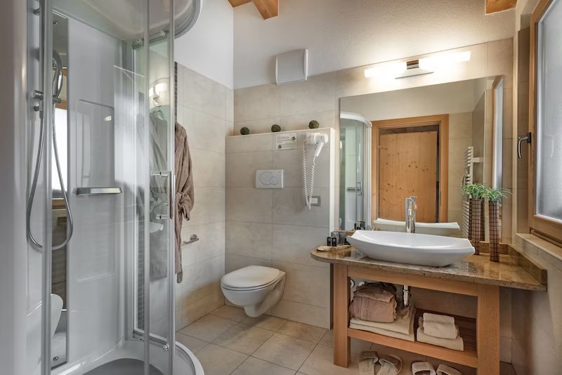 Sporthotel Romantic Plaza — Bathroom