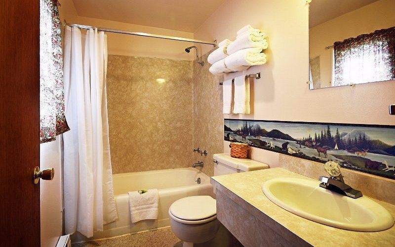 Sportsman Motel Cabins and RV Park — Bathroom