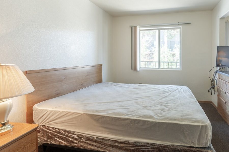 Sportsman Royal Manor Las Vegas Nevada — Guest room