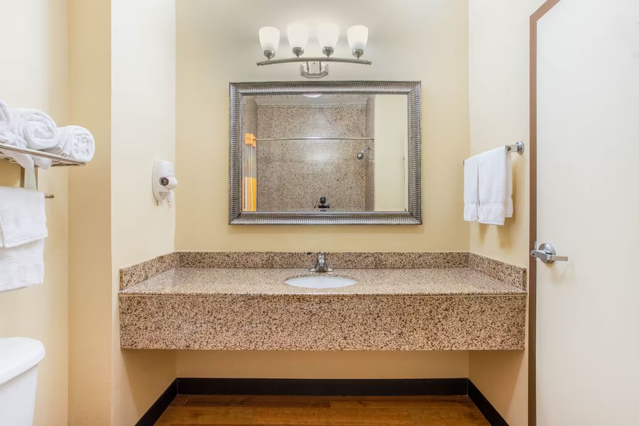 Sportsman s Lodge Restaurant and Casino — Bathroom