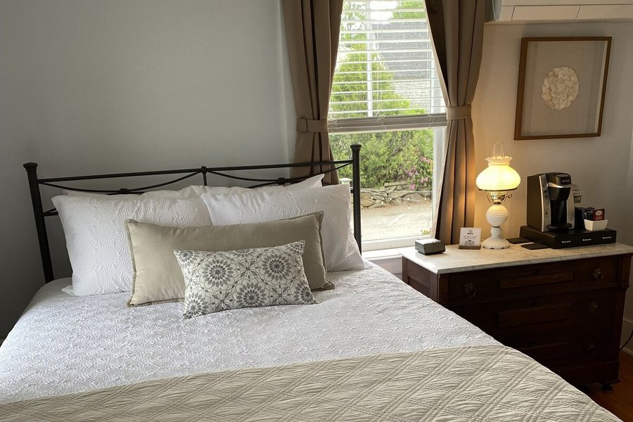 Spouter Inn Bed and Breakfast — Guest room