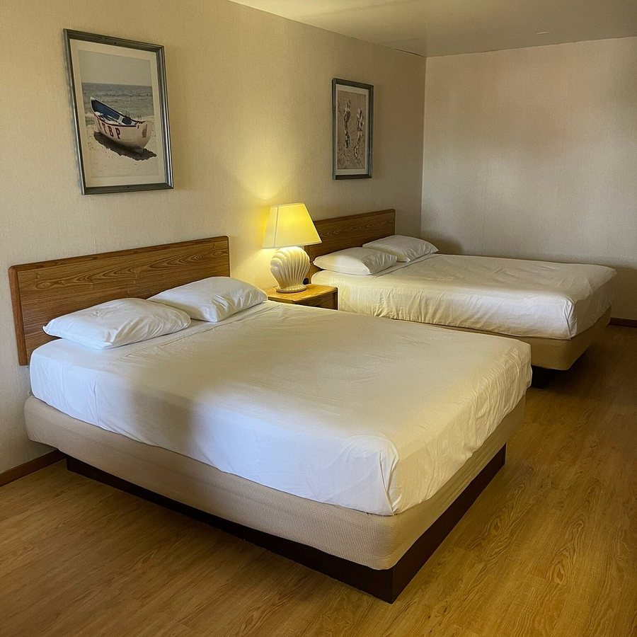 Spray Beach Oceanfront Hotel — Guest room
