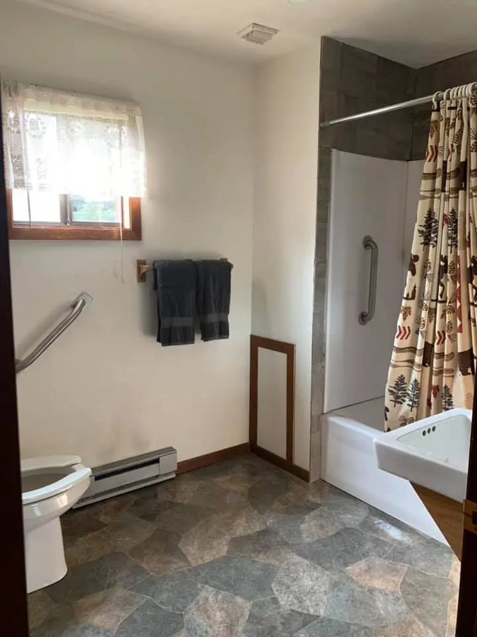 Spring Creek Inn Motels And Cabins — Bathroom