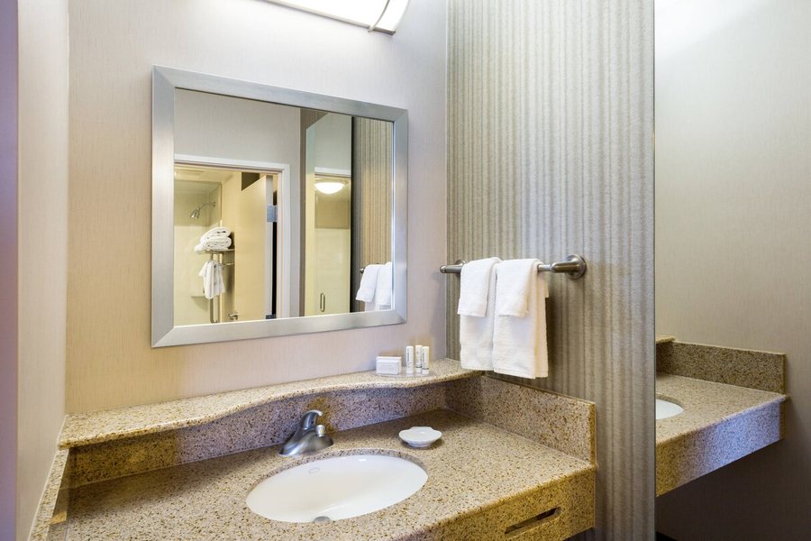 SpringHill Suites Amarillo — Bathroom