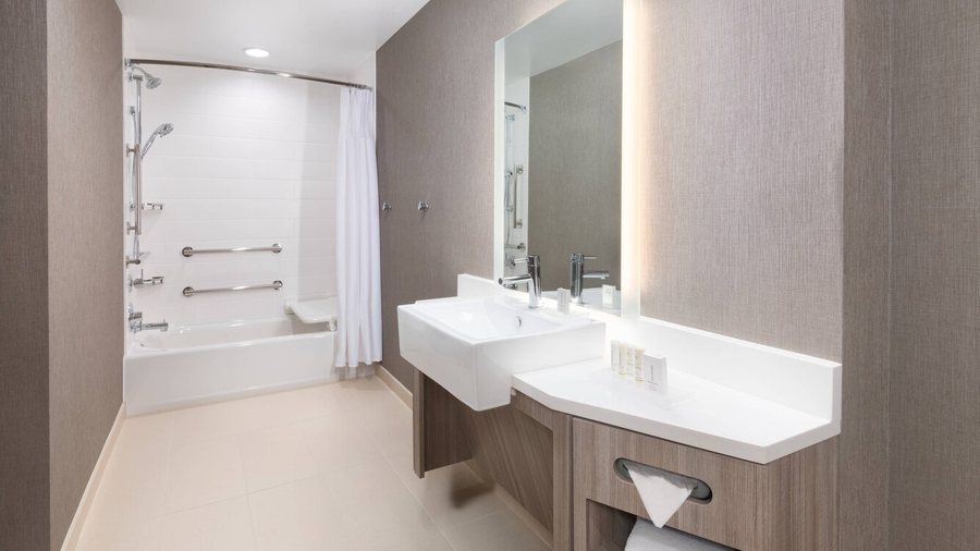 SpringHill Suites by Marriott Abilene — Bathroom