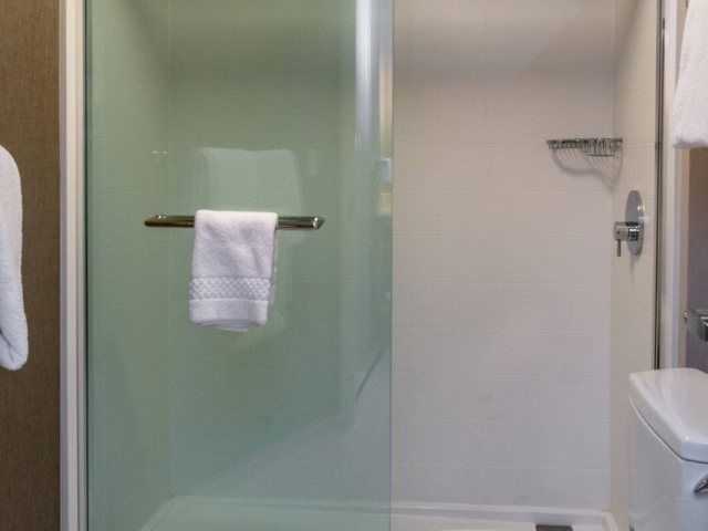 SpringHill Suites by Marriott Anchorage University Lake — Bathroom