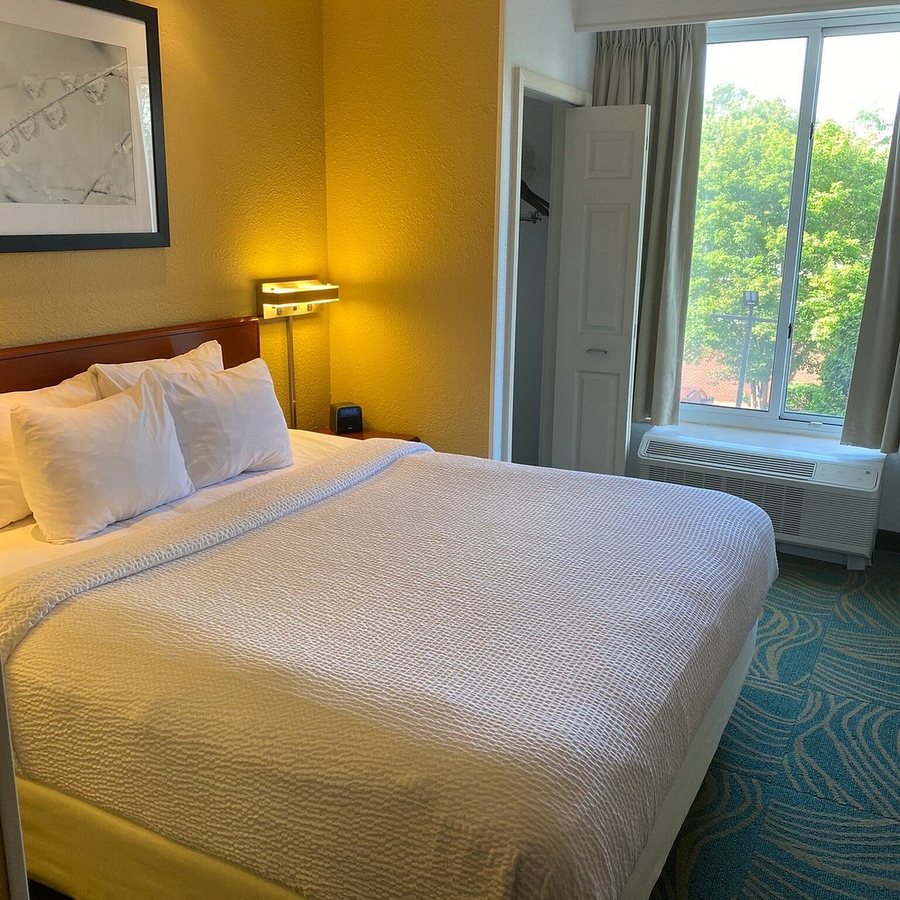 SpringHill Suites by Marriott Atlanta Buckhead — Guest room