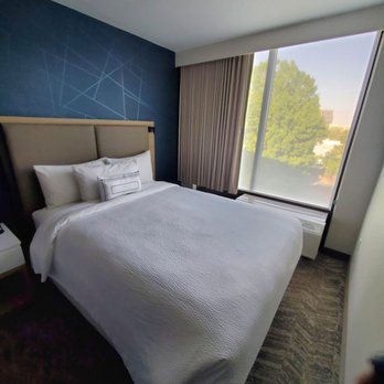 SpringHill Suites by Marriott Atlanta Perimeter Center — Guest room