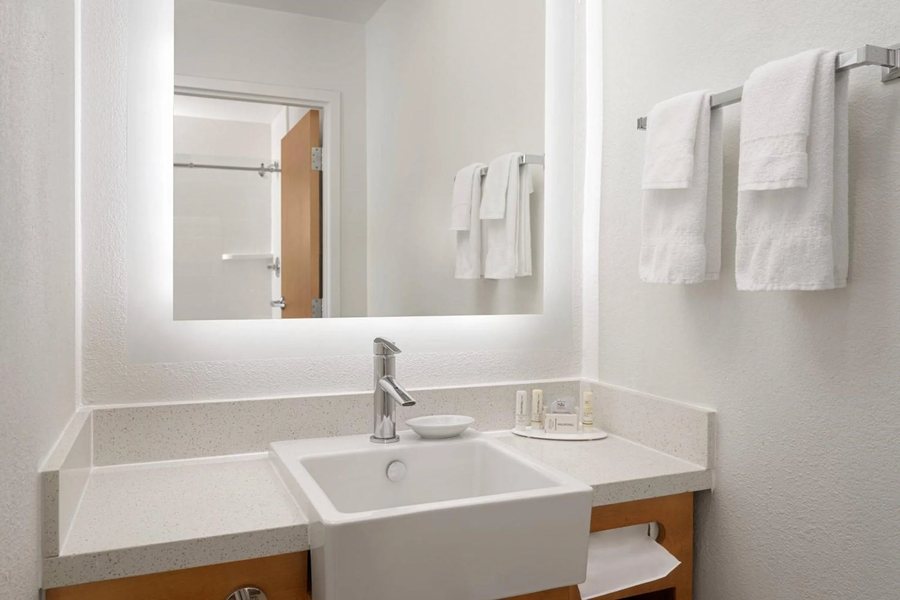 SpringHill Suites by Marriott Atlanta Six Flags — Bathroom