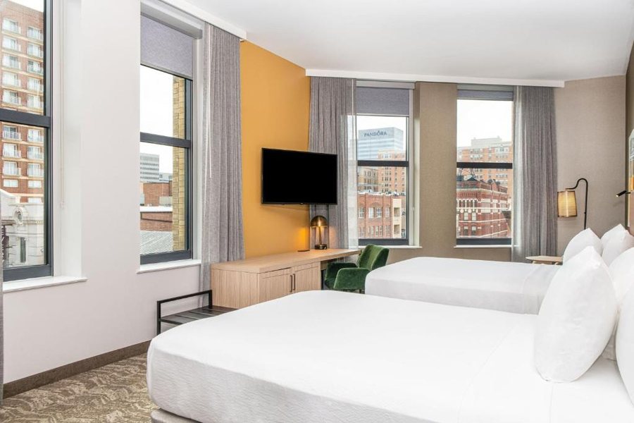SpringHill Suites by Marriott Baltimore Downtown Convention Center Area — Guest room