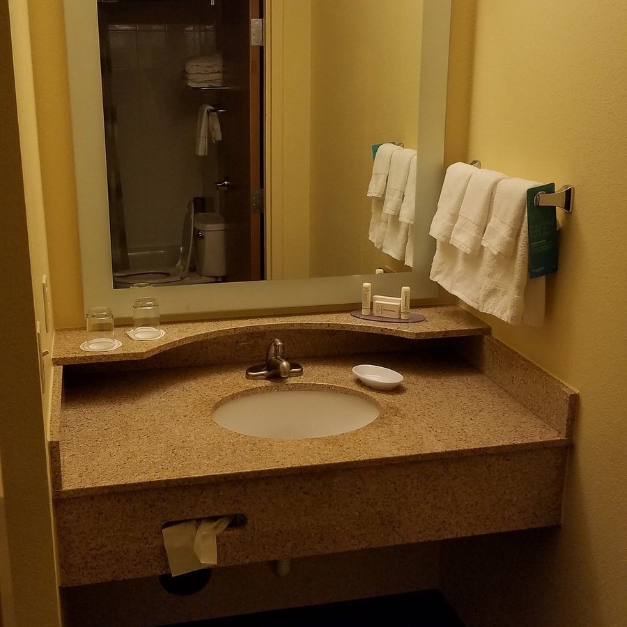 SpringHill Suites by Marriott Baton Rouge South — Bathroom