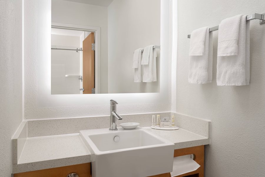 SpringHill Suites by Marriott Billings — Bathroom