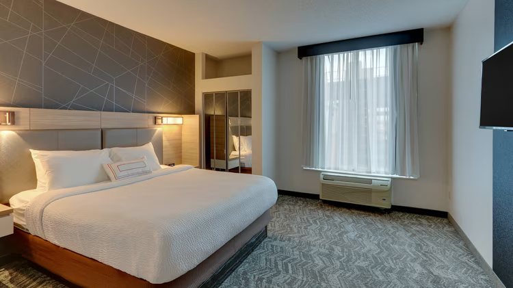 SpringHill Suites by Marriott Birmingham Downtown at UAB — Guest room