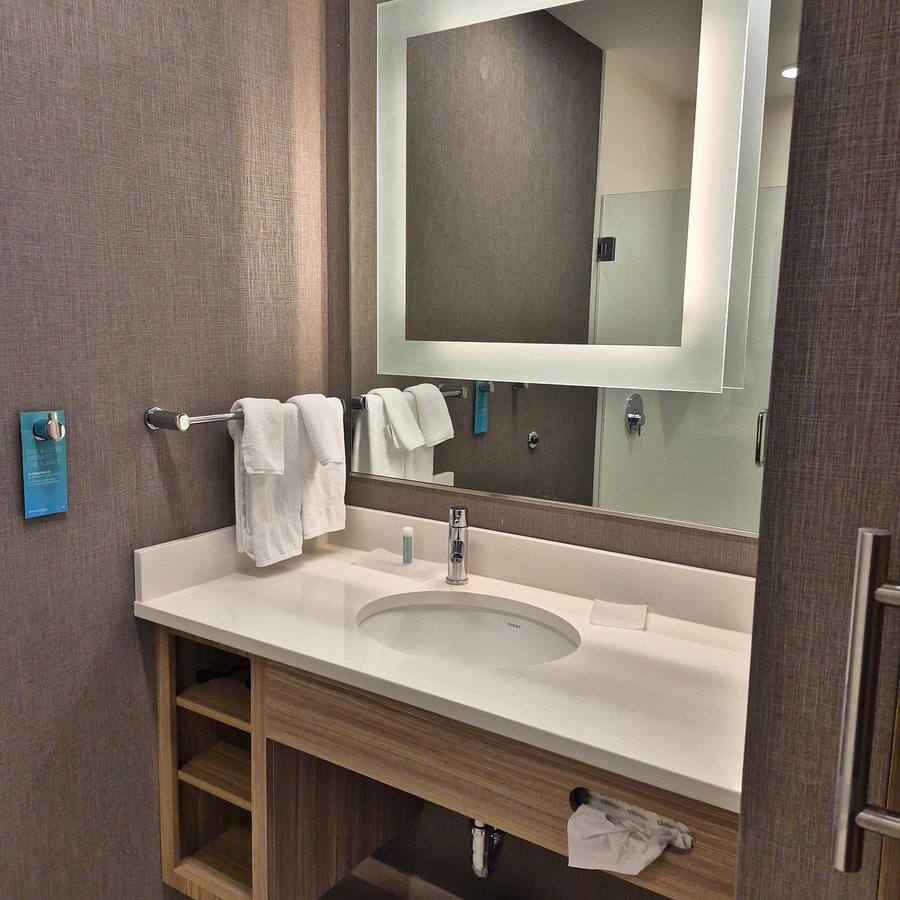 SpringHill Suites by Marriott Charlotte at Carowinds — Bathroom