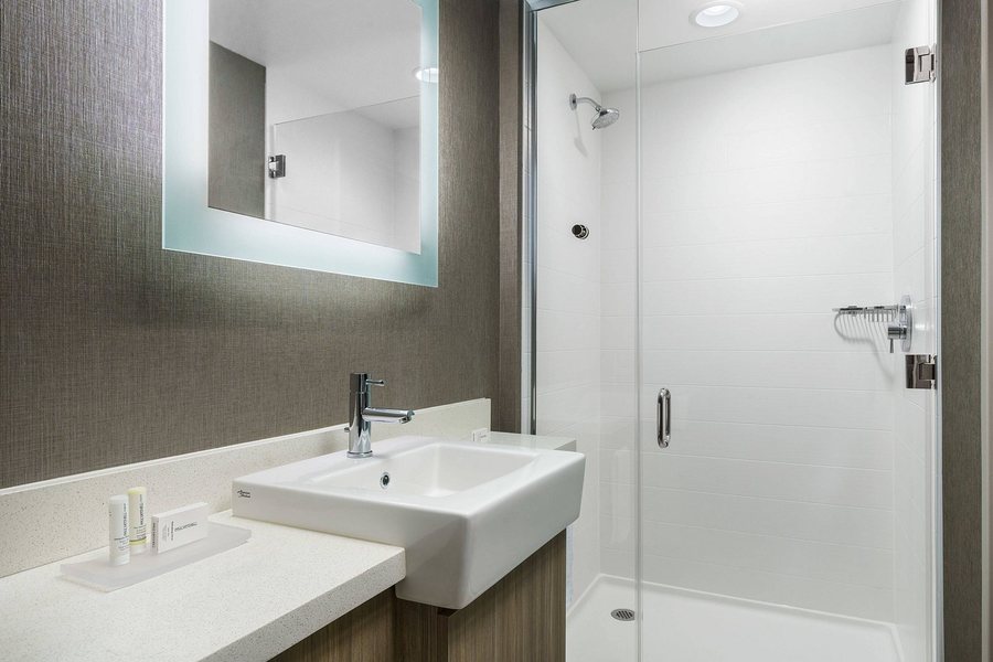 SpringHill Suites by Marriott Chester — Bathroom