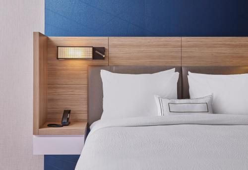SpringHill Suites by Marriott Chicago Chinatown — Guest room