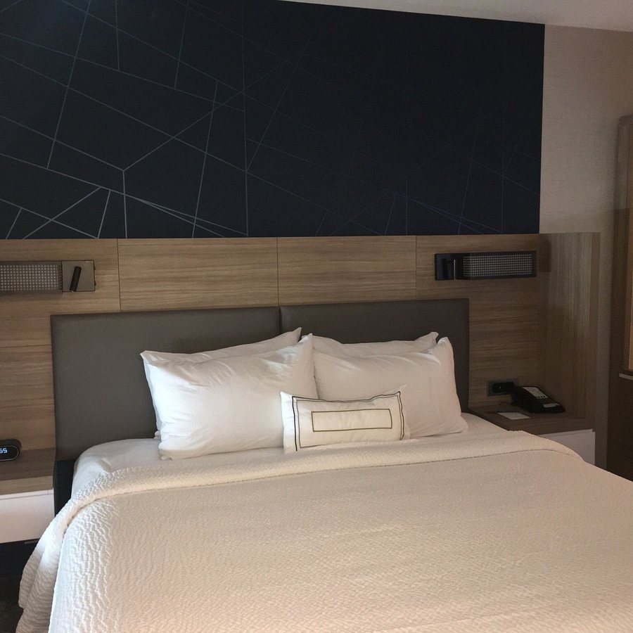 SpringHill Suites by Marriott Cleveland Independence — Guest room