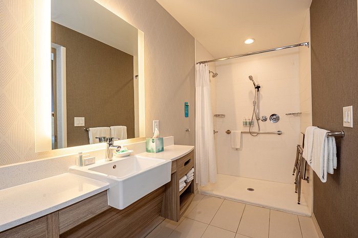 SpringHill Suites by Marriott Dallas DFW Airport South CentrePort — Bathroom