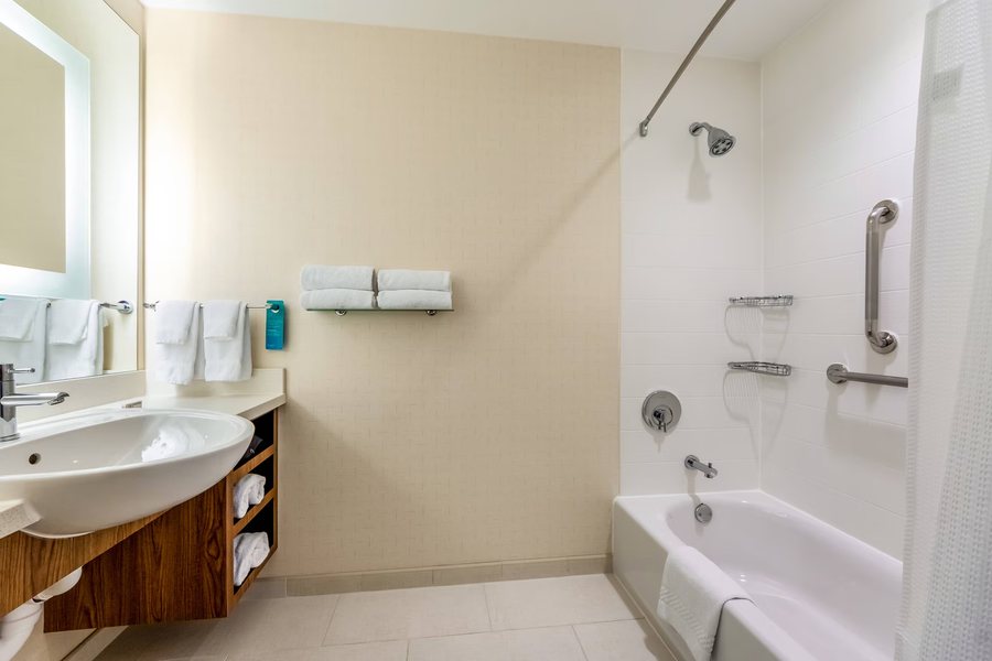 SpringHill Suites by Marriott Dallas Plano Frisco — Bathroom