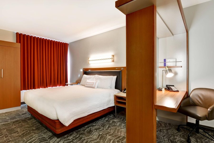 SpringHill Suites by Marriott Denver at Anschutz Medical Campus — Guest room