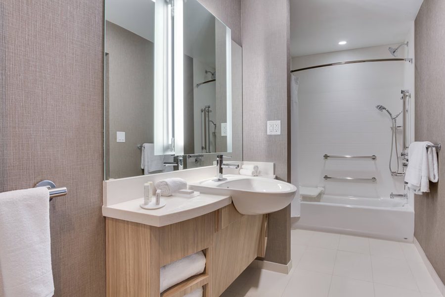 SpringHill Suites by Marriott Fort Lauderdale Miramar — Bathroom