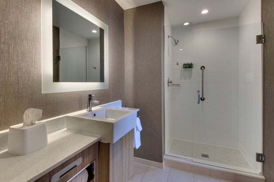 SpringHill Suites by Marriott Gaithersburg — Bathroom