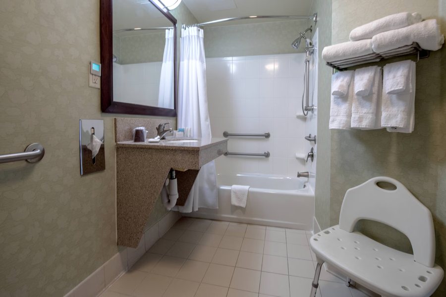 SpringHill Suites by Marriott Greensboro Airport — Bathroom
