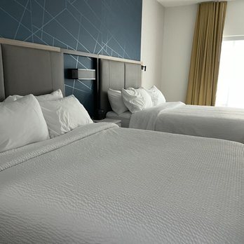SpringHill Suites by Marriott Greenville Downtown — Guest room