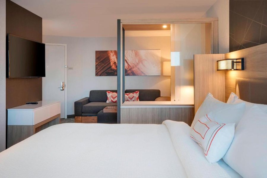 SpringHill Suites by Marriott Hampton — Guest room