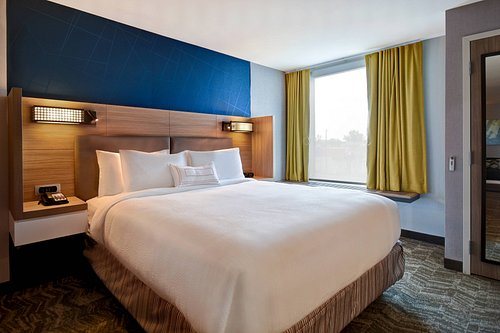 SpringHill Suites by Marriott Holland — Guest room