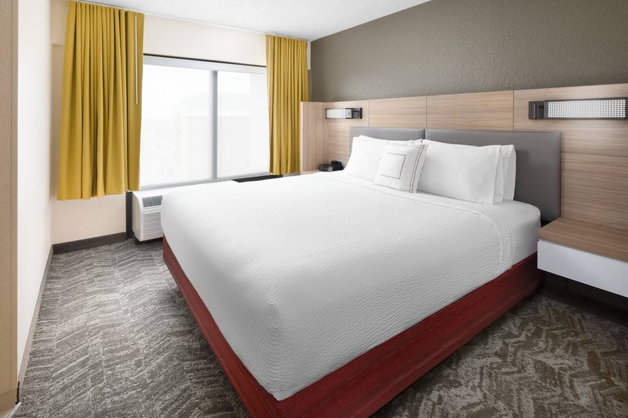 SpringHill Suites by Marriott Houston Hobby Airport — Guest room