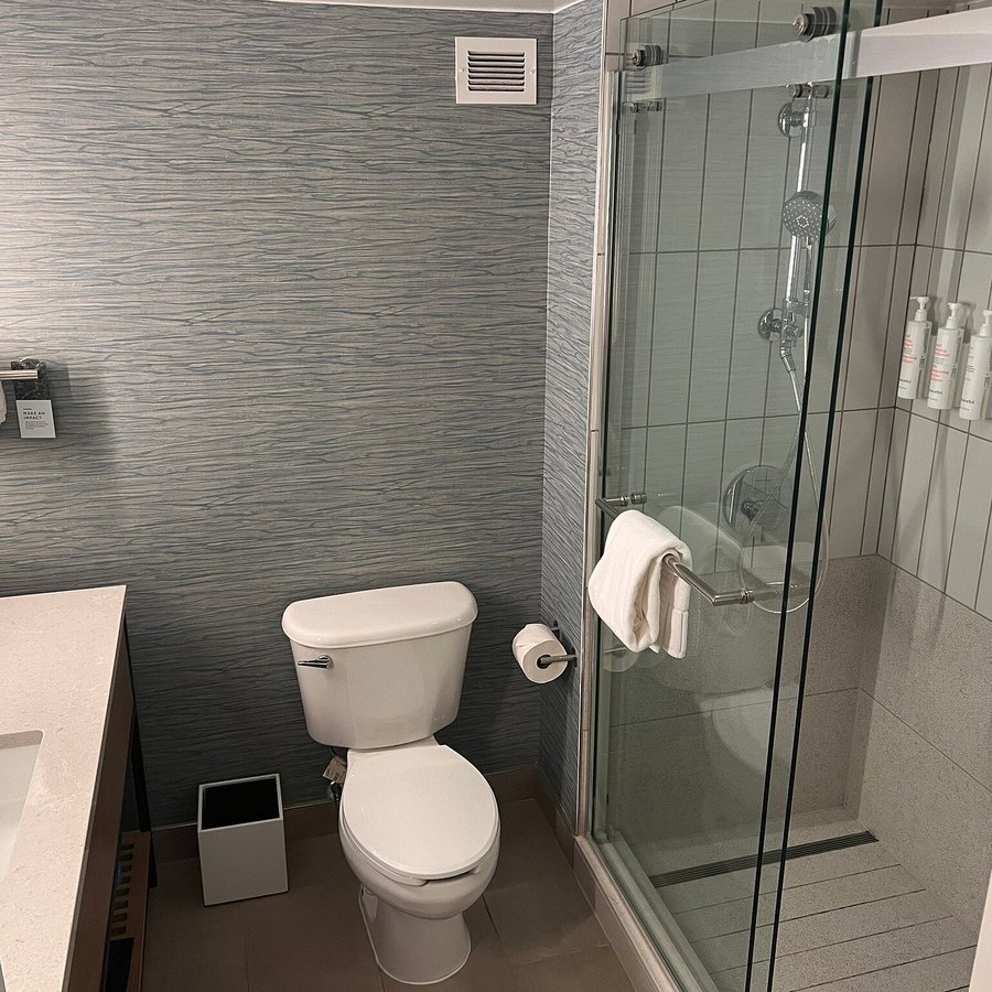 SpringHill Suites by Marriott Houston Sugar Land — Bathroom