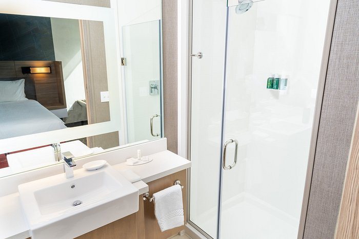 SpringHill Suites by Marriott Irvine Lake Forest — Bathroom