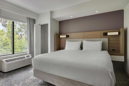 SpringHill Suites by Marriott Jacksonville North I 95 Area — Guest room