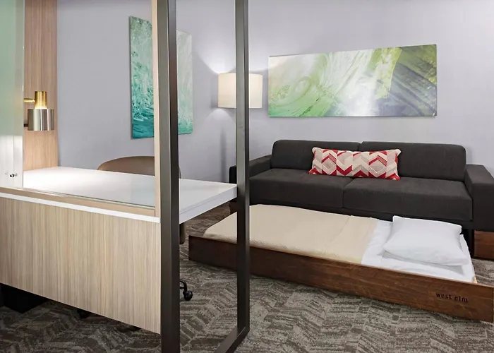 SpringHill Suites by Marriott Kansas City Plaza — Guest room
