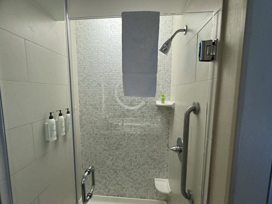 SpringHill Suites by Marriott Las Vegas Henderson — Bathroom